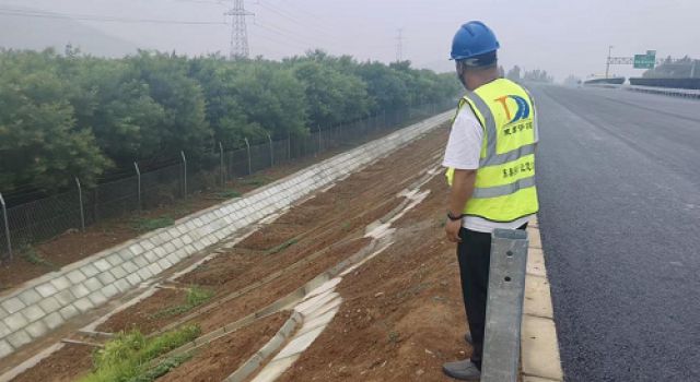 济南至菏泽段改扩建工程项目一驻地办雨期工地检查